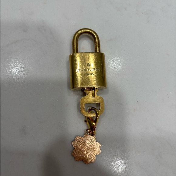 Louis Vuitton Gold and Pink Flower Keychain - Picture 3 of 6